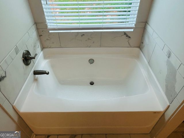 57 Pacific Avenue, Sharpsburg, GA 30277
