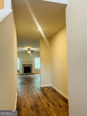 57 Pacific Avenue, Sharpsburg, GA 30277
