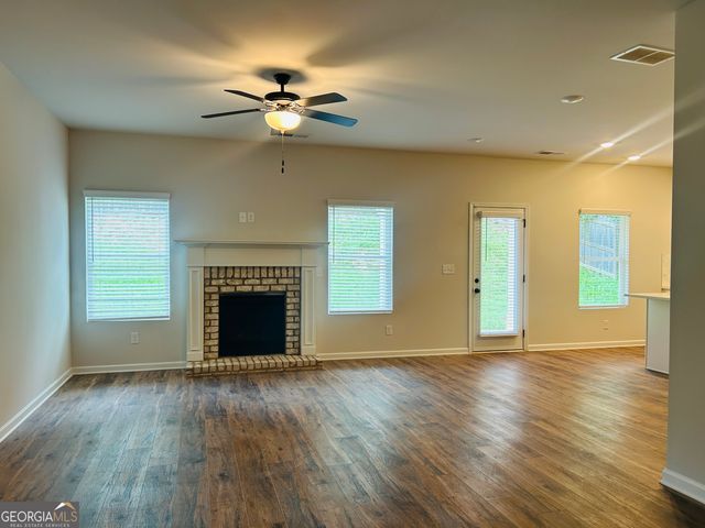 57 Pacific Avenue, Sharpsburg, GA 30277