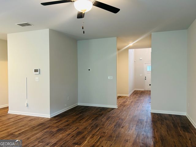 57 Pacific Avenue, Sharpsburg, GA 30277