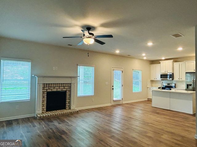 57 Pacific Avenue, Sharpsburg, GA 30277