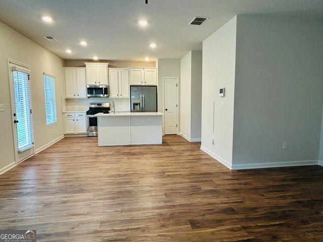 57 Pacific Avenue, Sharpsburg, GA 30277
