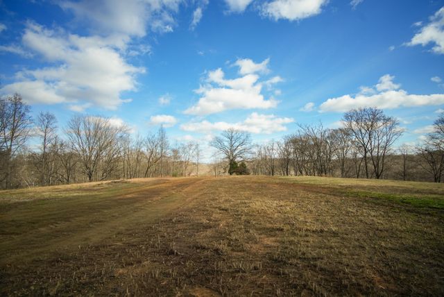 199 Spain Rd, Charlotte, TN 37036