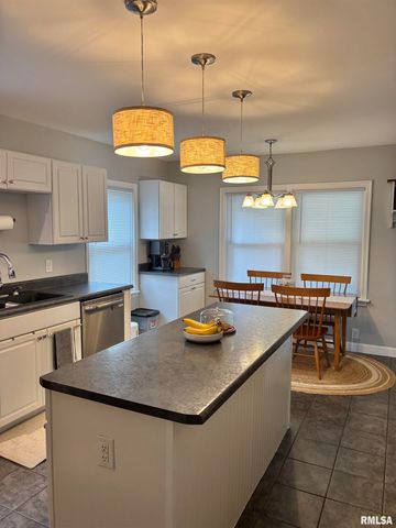 2014 N 9th Street, Springfield, IL 62702