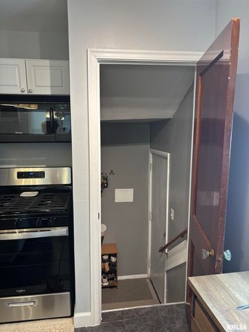 2014 N 9th Street, Springfield, IL 62702