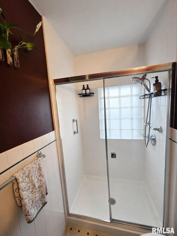 2014 N 9th Street, Springfield, IL 62702