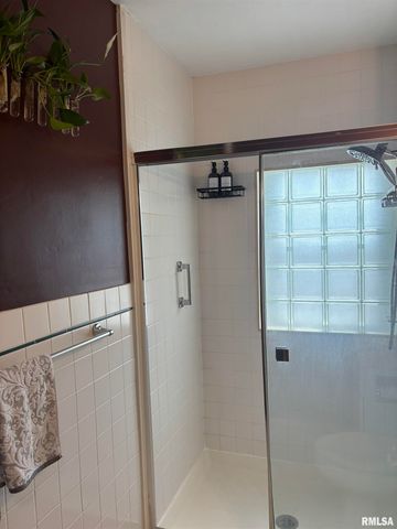 2014 N 9th Street, Springfield, IL 62702