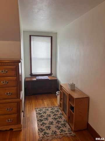 2014 N 9th Street, Springfield, IL 62702