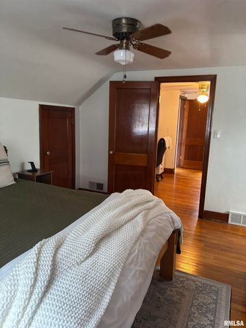 2014 N 9th Street, Springfield, IL 62702