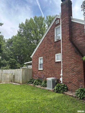 2014 N 9th Street, Springfield, IL 62702