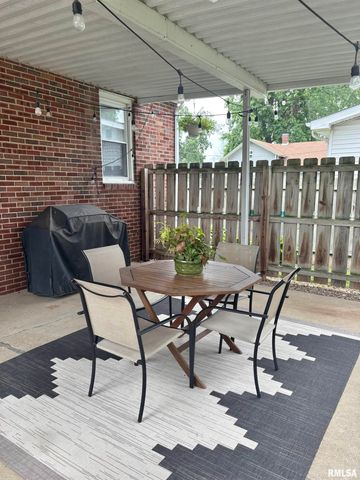 2014 N 9th Street, Springfield, IL 62702