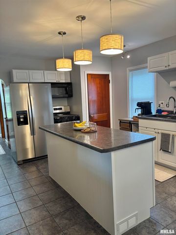 2014 N 9th Street, Springfield, IL 62702
