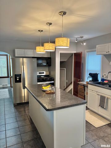 2014 N 9th Street, Springfield, IL 62702