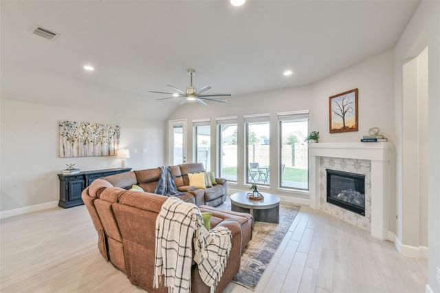 19227 Seabiscuit Stable Trail, Tomball, TX 77377