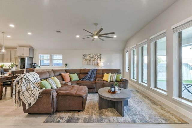 19227 Seabiscuit Stable Trail, Tomball, TX 77377