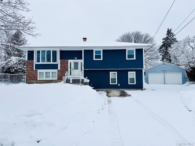 6 Little Court, Deer Park, NY 11729