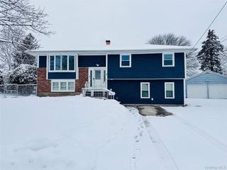 6 Little Court, Deer Park, NY 11729