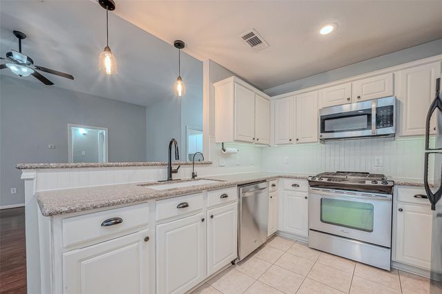 7135 Woodland Oaks, Magnolia, TX 77354
