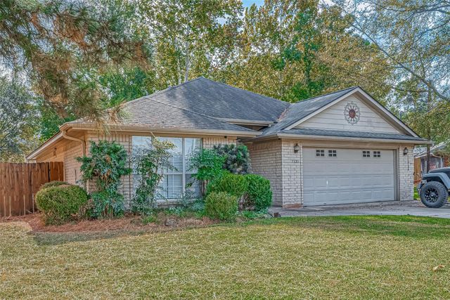 7135 Woodland Oaks, Magnolia, TX 77354