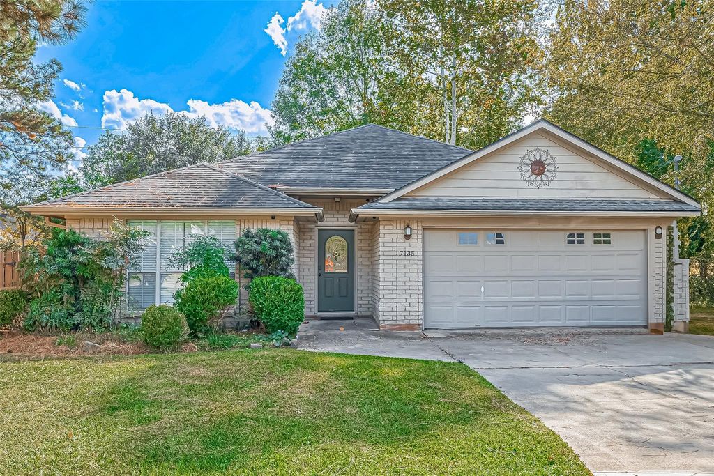 7135 Woodland Oaks, Magnolia, TX 77354