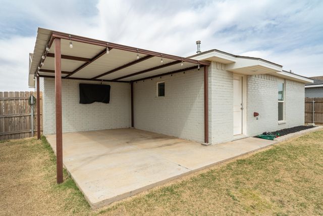 2906 Bryan Avenue, Wolfforth, TX 79382