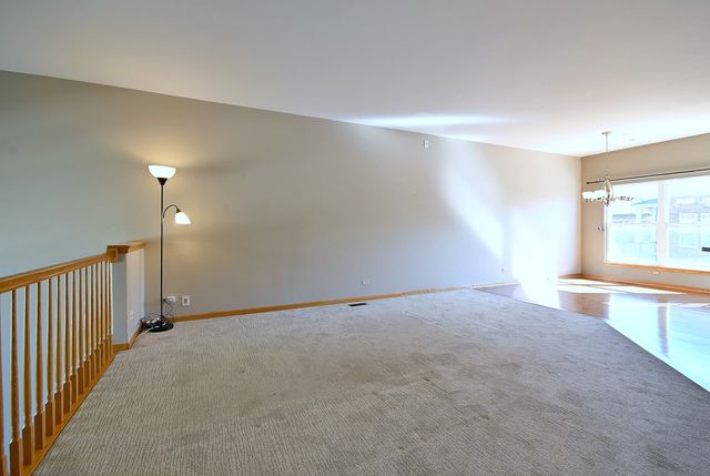 6069 River Bend Drive, Lisle, IL 60532
