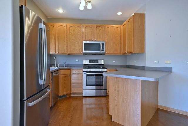6069 River Bend Drive, Lisle, IL 60532