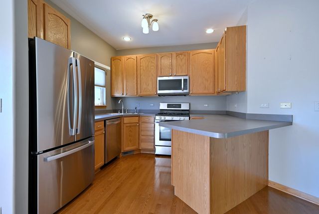 6069 River Bend Drive, Lisle, IL 60532