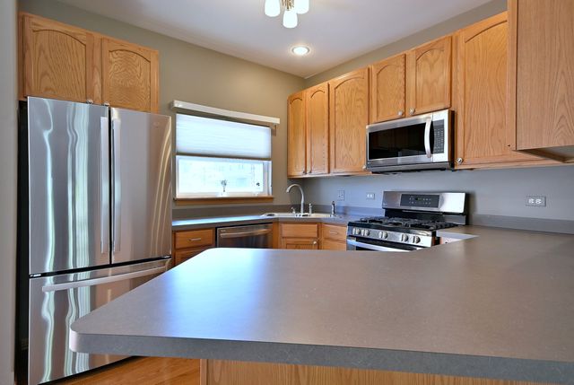 6069 River Bend Drive, Lisle, IL 60532
