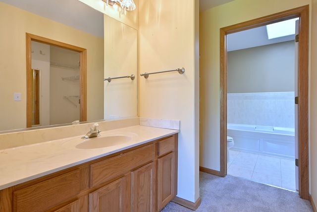 6069 River Bend Drive, Lisle, IL 60532