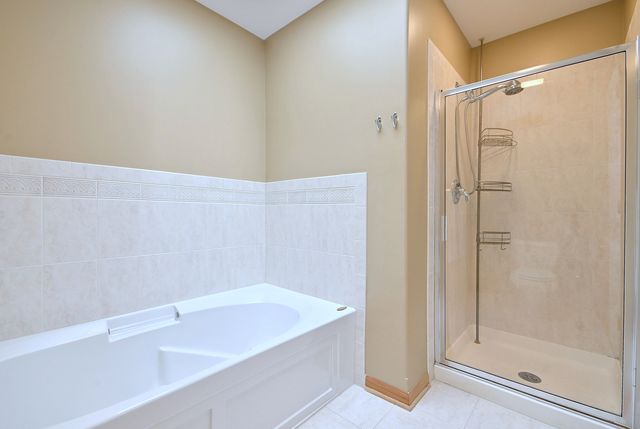 6069 River Bend Drive, Lisle, IL 60532