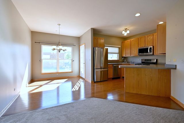 6069 River Bend Drive, Lisle, IL 60532