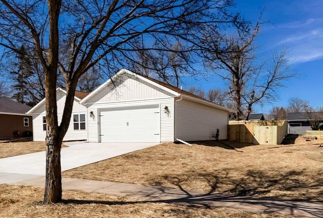 426 VILLAGE LANE, Ripon, WI 54971
