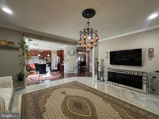 8705 HAREFIELD LN, Gainesville, VA 20155