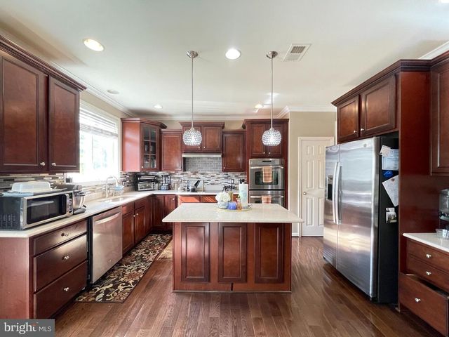 8705 HAREFIELD LN, Gainesville, VA 20155