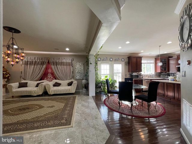 8705 HAREFIELD LN, Gainesville, VA 20155