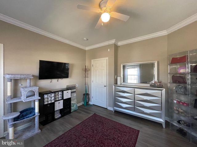 8705 HAREFIELD LN, Gainesville, VA 20155