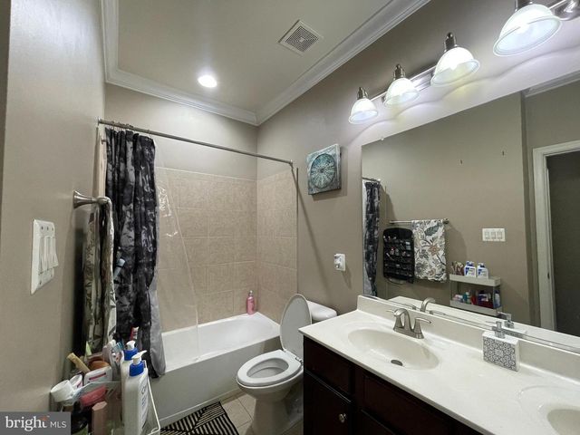 8705 HAREFIELD LN, Gainesville, VA 20155