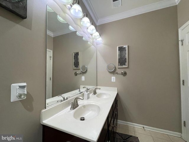 8705 HAREFIELD LN, Gainesville, VA 20155