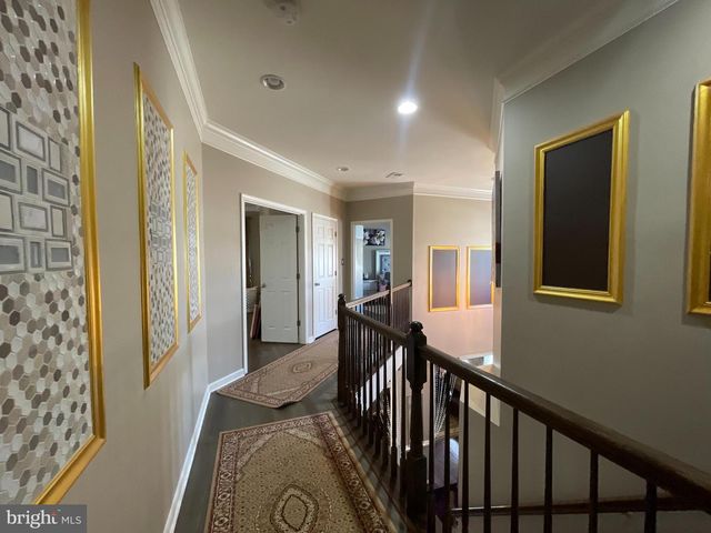 8705 HAREFIELD LN, Gainesville, VA 20155