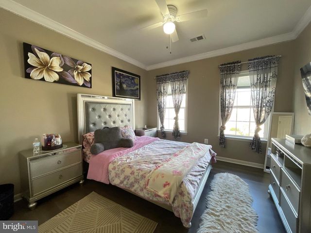 8705 HAREFIELD LN, Gainesville, VA 20155