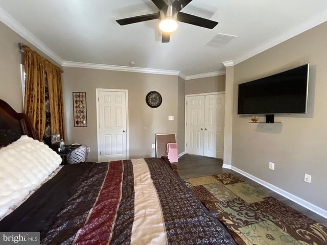 8705 HAREFIELD LN, Gainesville, VA 20155