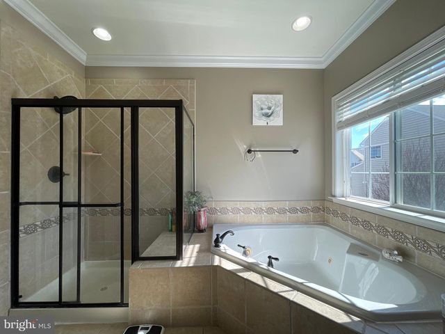 8705 HAREFIELD LN, Gainesville, VA 20155