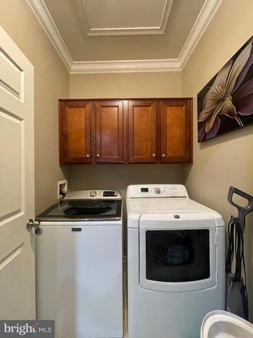 8705 HAREFIELD LN, Gainesville, VA 20155