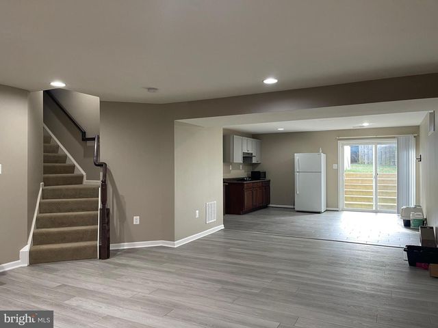 8705 HAREFIELD LN, Gainesville, VA 20155