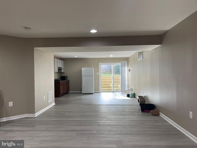 8705 HAREFIELD LN, Gainesville, VA 20155