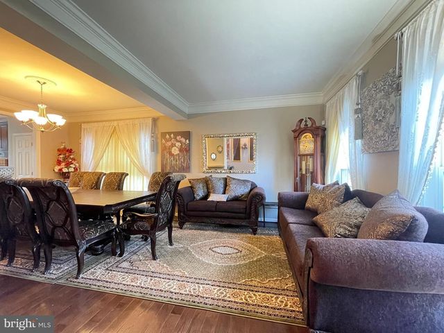 8705 HAREFIELD LN, Gainesville, VA 20155