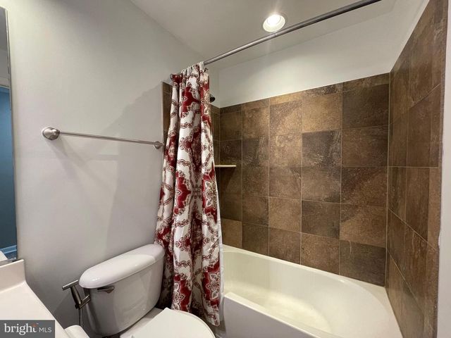 8705 HAREFIELD LN, Gainesville, VA 20155