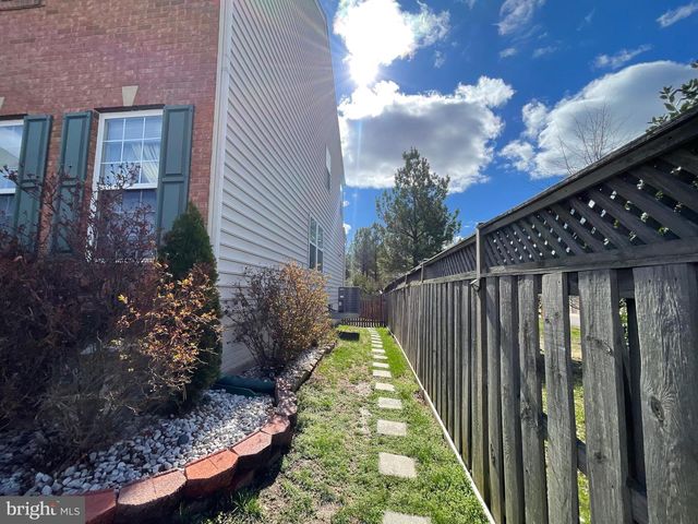 8705 HAREFIELD LN, Gainesville, VA 20155