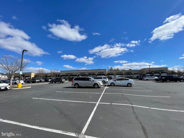 8705 HAREFIELD LN, Gainesville, VA 20155